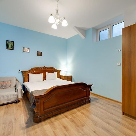Rustaveli Two Bedroom Apartment With 5 Star Location ティビリシ エクステリア 写真