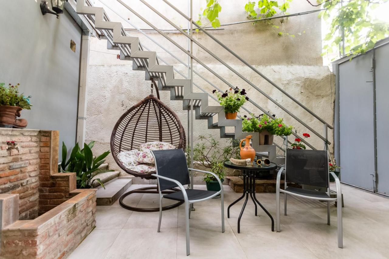 Rustaveli Two Bedroom Apartment With 5 Star Location ティビリシ エクステリア 写真