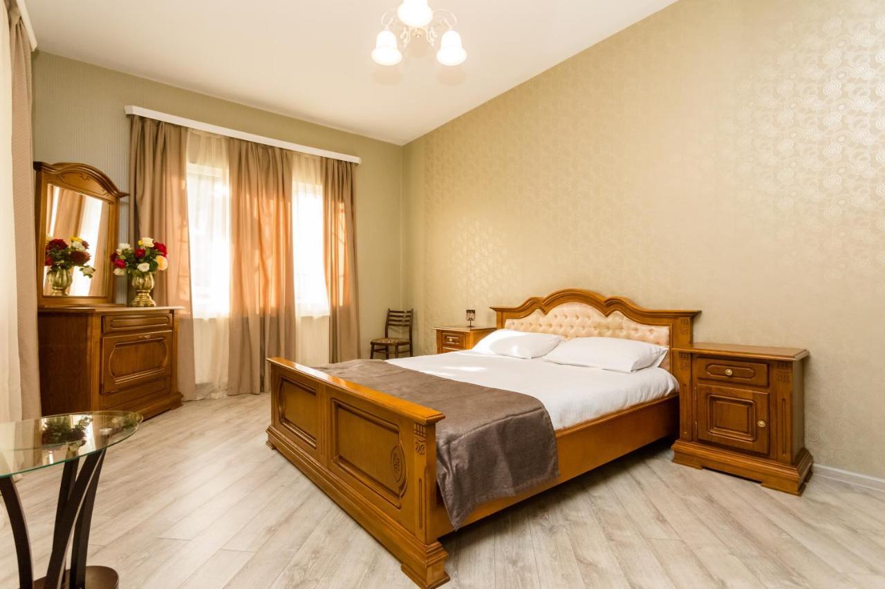 Rustaveli Two Bedroom Apartment With 5 Star Location ティビリシ エクステリア 写真