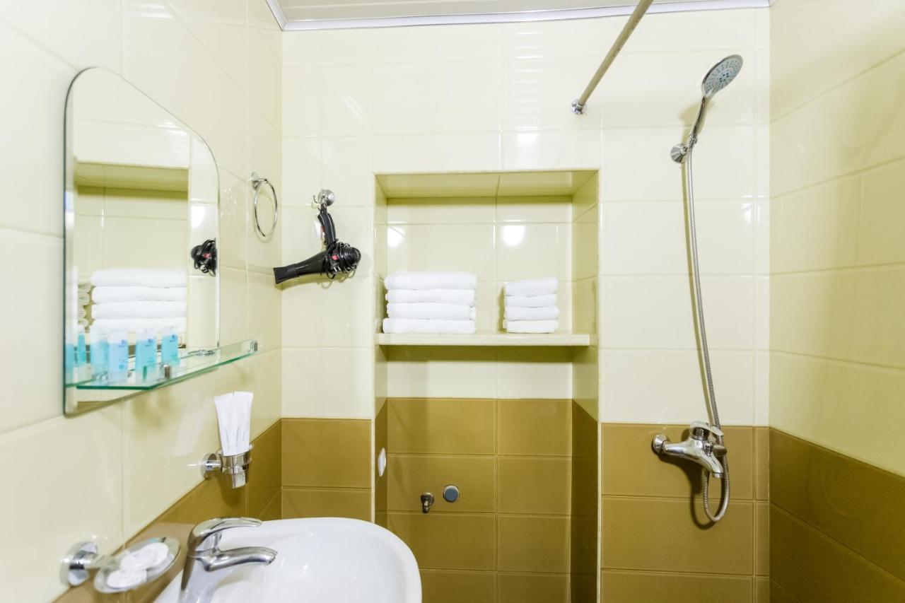 Rustaveli Two Bedroom Apartment With 5 Star Location ティビリシ エクステリア 写真