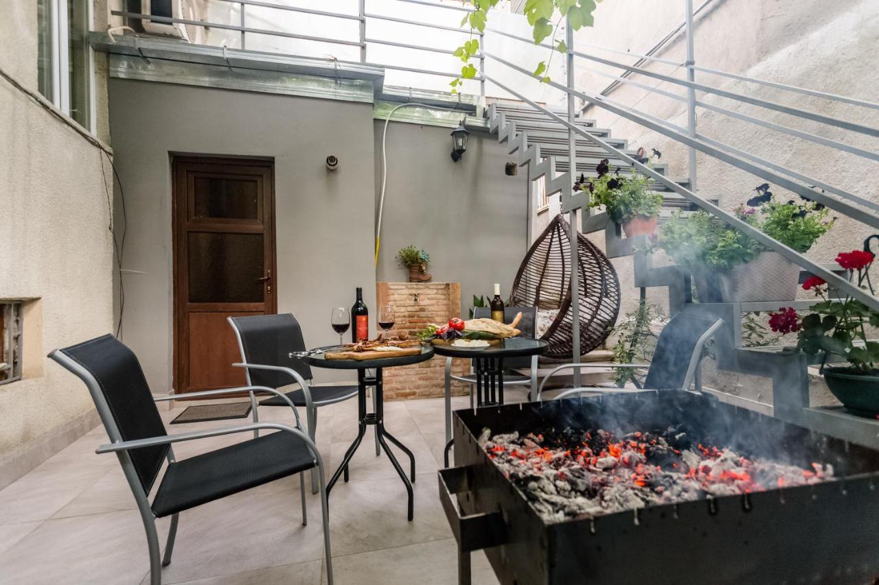 Rustaveli Two Bedroom Apartment With 5 Star Location ティビリシ エクステリア 写真