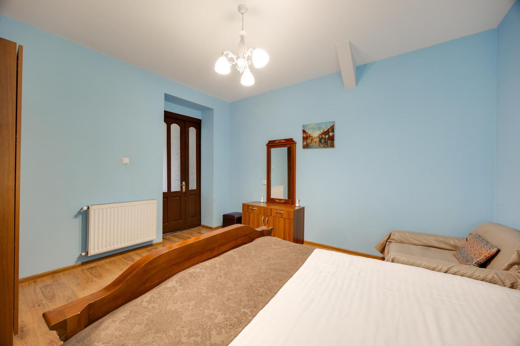 Rustaveli Two Bedroom Apartment With 5 Star Location ティビリシ エクステリア 写真