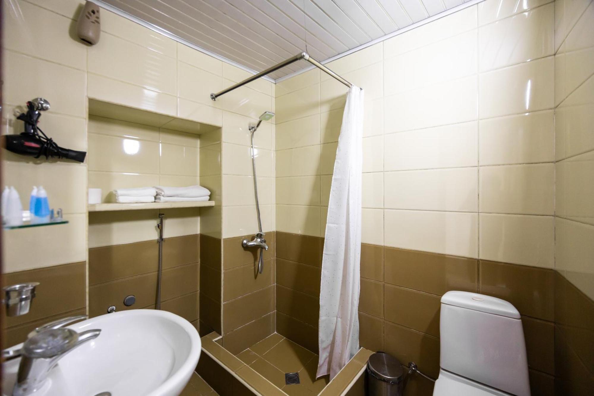 Rustaveli Two Bedroom Apartment With 5 Star Location ティビリシ エクステリア 写真
