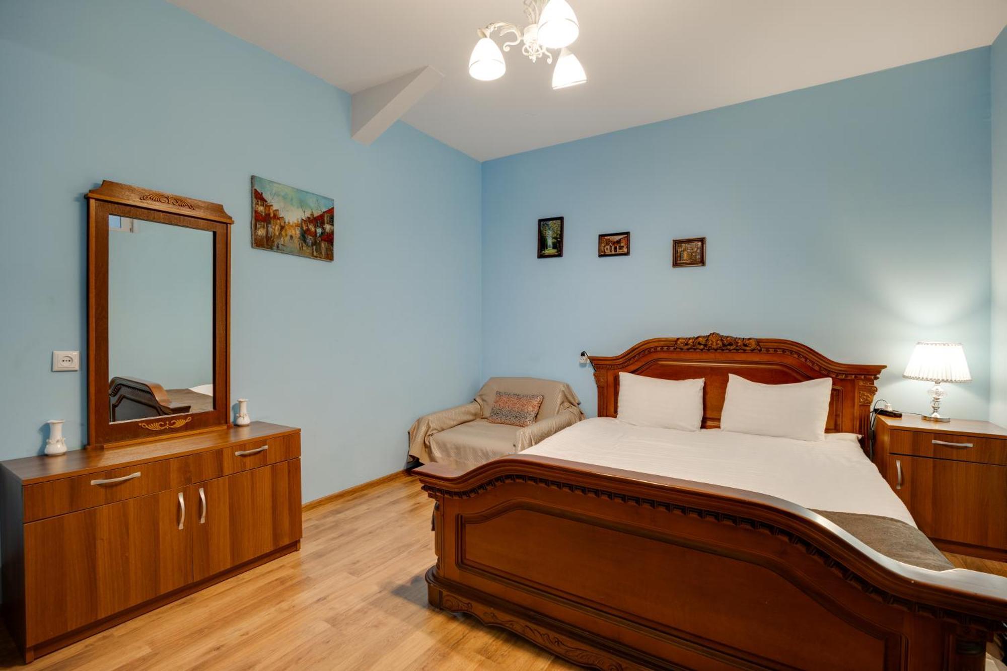 Rustaveli Two Bedroom Apartment With 5 Star Location ティビリシ エクステリア 写真